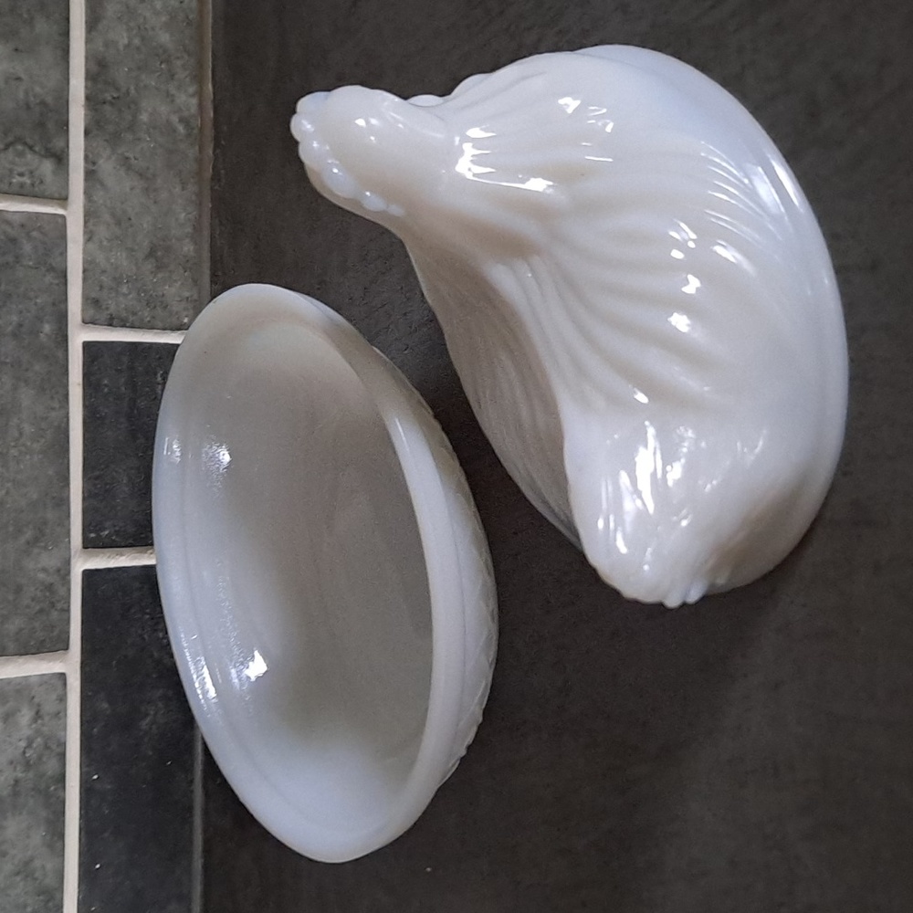 Vintage MCM Hazel Atlas White Milk Glass Covered Dish | Hen on Nest - Picture 3 of 9